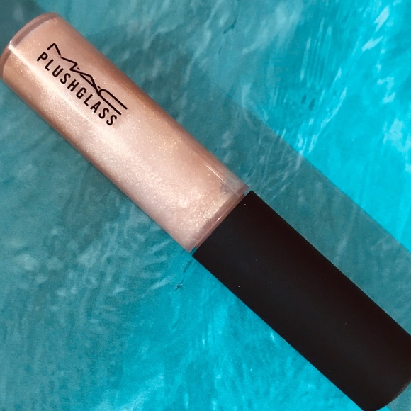 🔥3/$35🔥 MAC Nice Buzz Plushglass - Picture 3 of 4